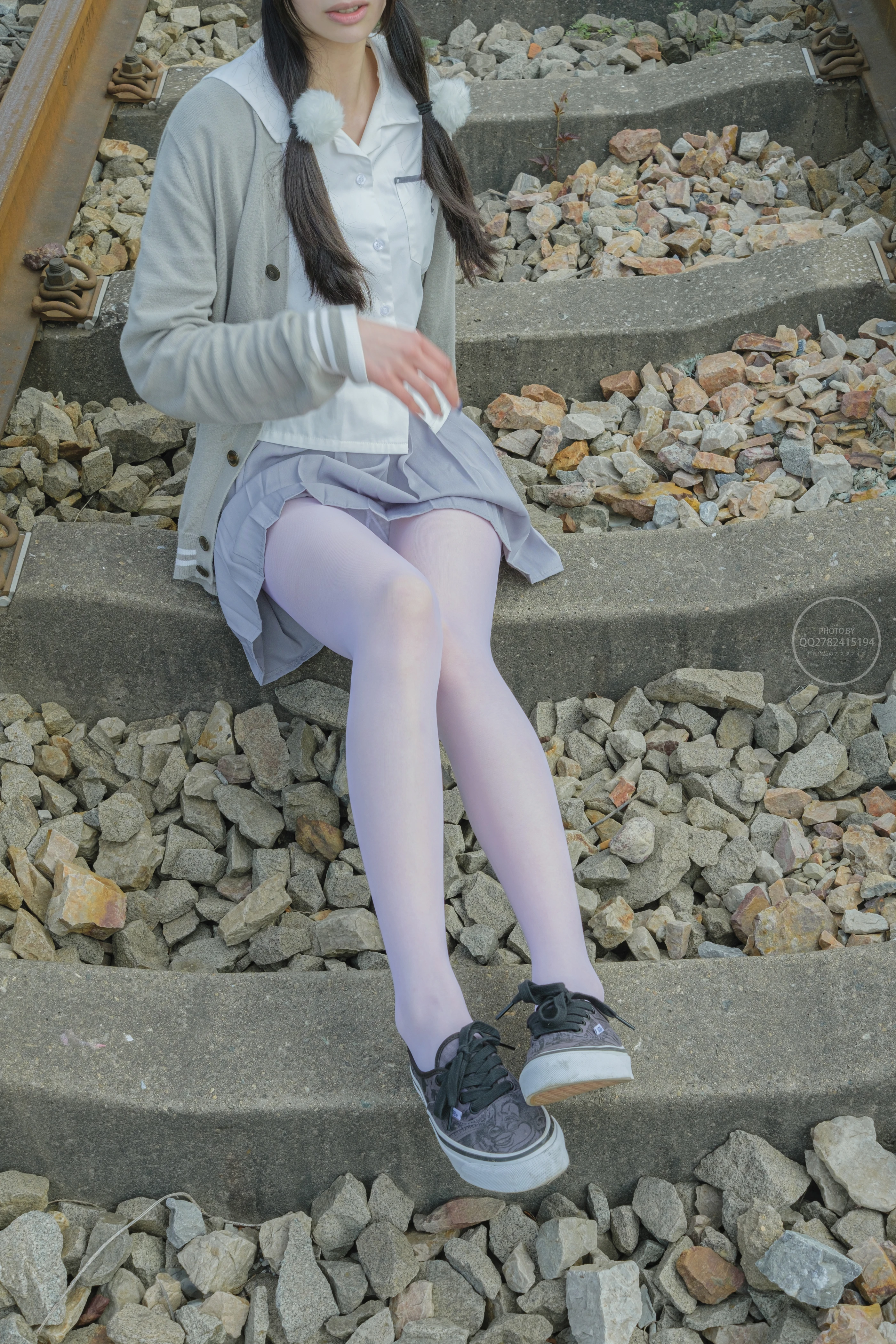 森萝财团 有料 NO.038 吸吸 铁轨边的JK白丝美少女 [60P] 1